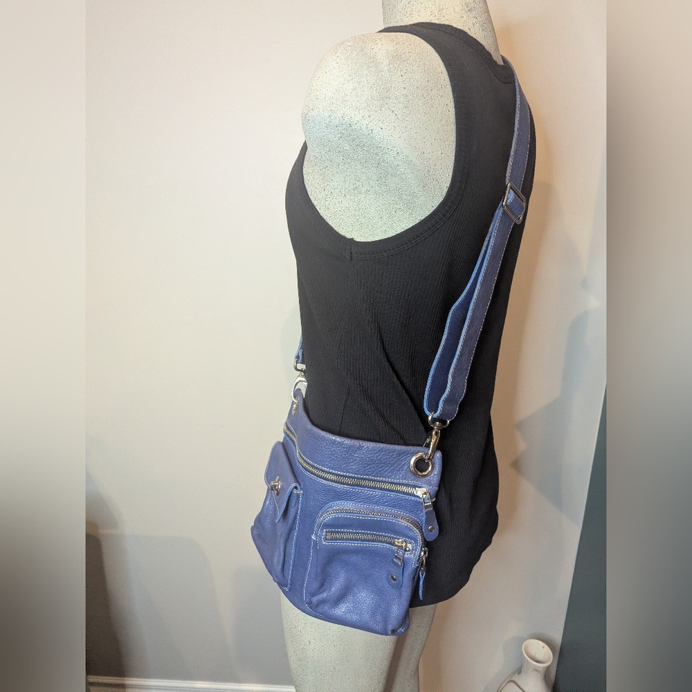 ROOTS CANADA Tribe Village crossbody purple leather bag. Medium - Picture 4 of 13